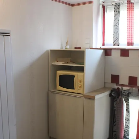 Proche Lézignan Corbières, Maison Spacieuse Avec Terrasse Appartamento